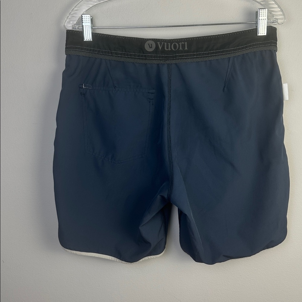 Vuori Cruise Boardshorts Ink Hydrangea Size 30 Summer Beach Vacation Men’s Short - Picture 15 of 16